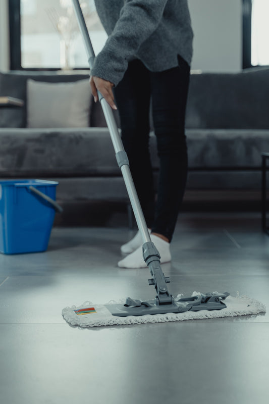 Come Pulire i Pavimenti Senza Lasciare Aloni - TiSpiegoCome.it